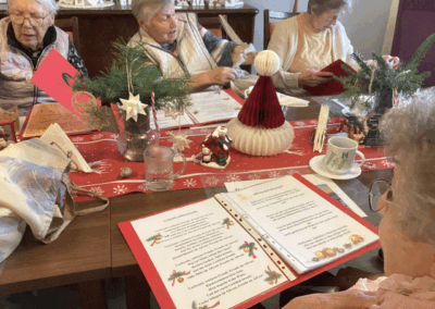 Weihnachten in unserer Tagespflege Oelsnitz - gemeinsam Weihnachtslieder singen