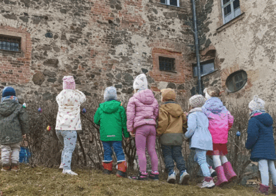 Kita Kleeblatt - Ostereierschmücken am Schloss