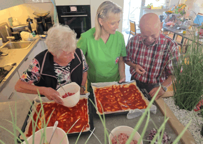 Tagespflege Reichenbach - gemeinsam Pizza backen